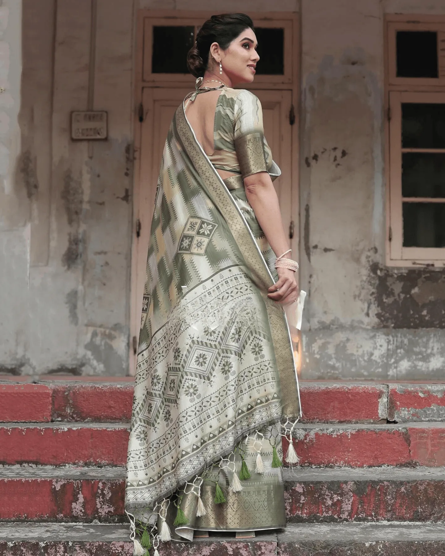 Demanding Light Green Colored Jacquard Silk Saree