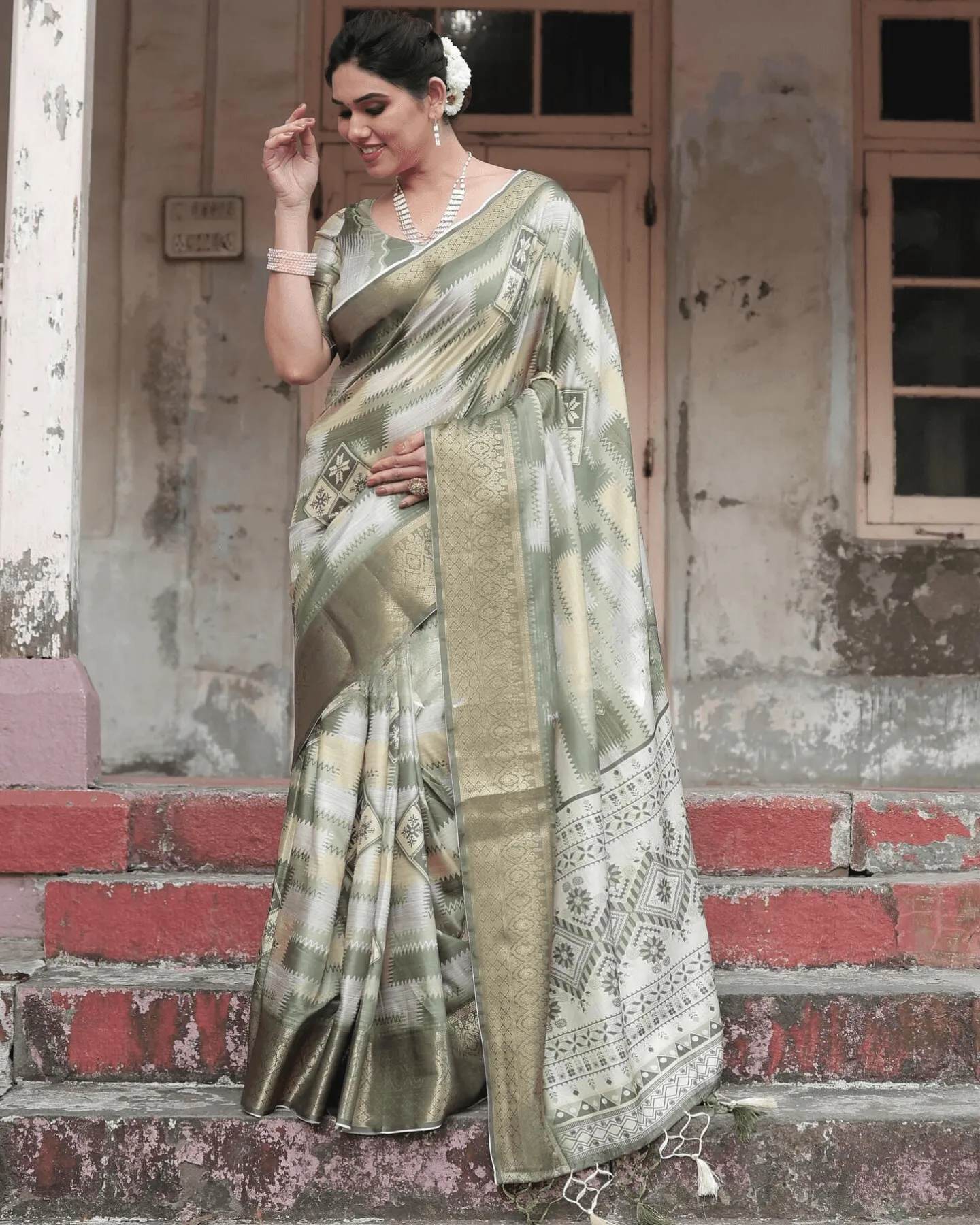 Demanding Light Green Colored Jacquard Silk Saree
