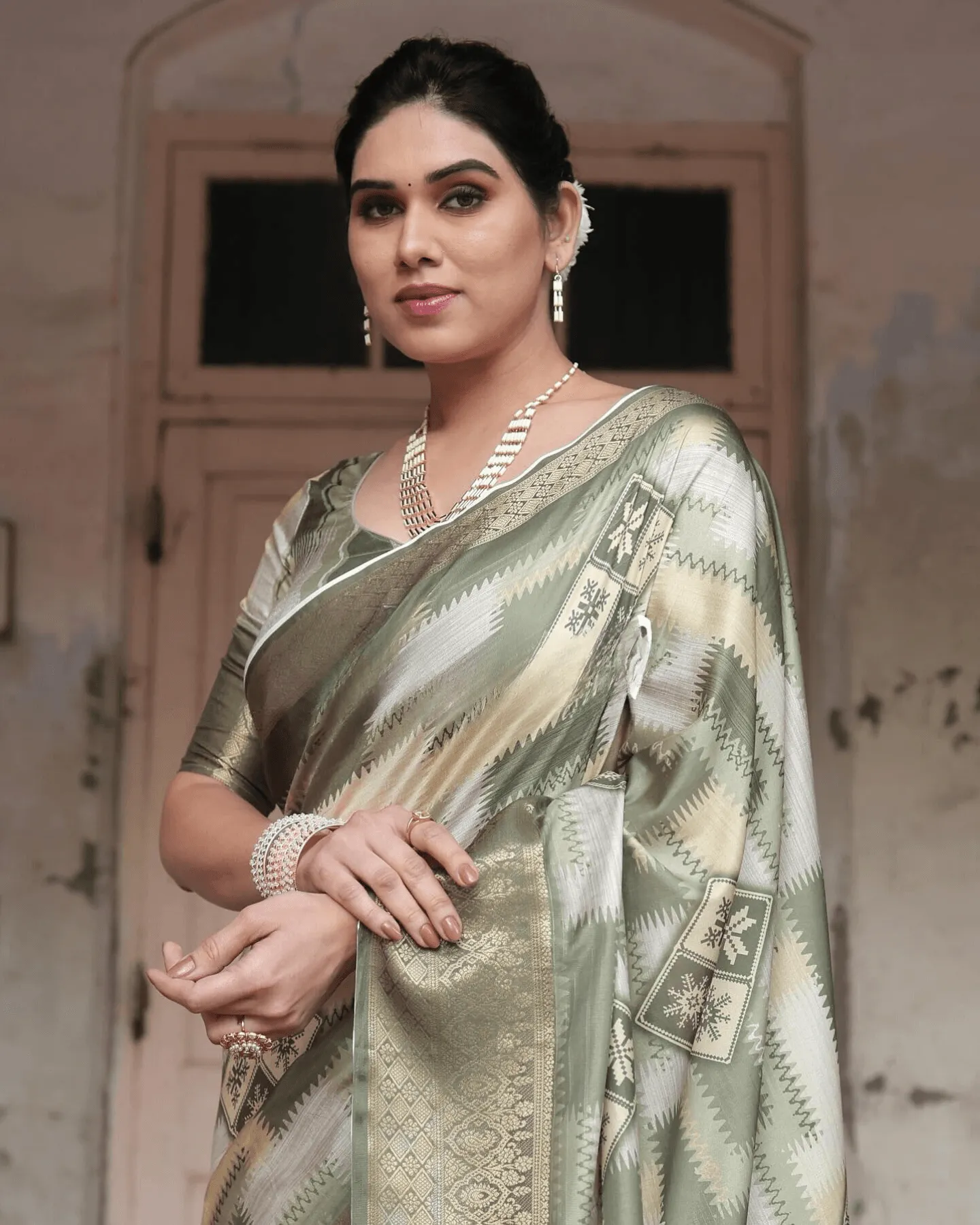 Demanding Light Green Colored Jacquard Silk Saree
