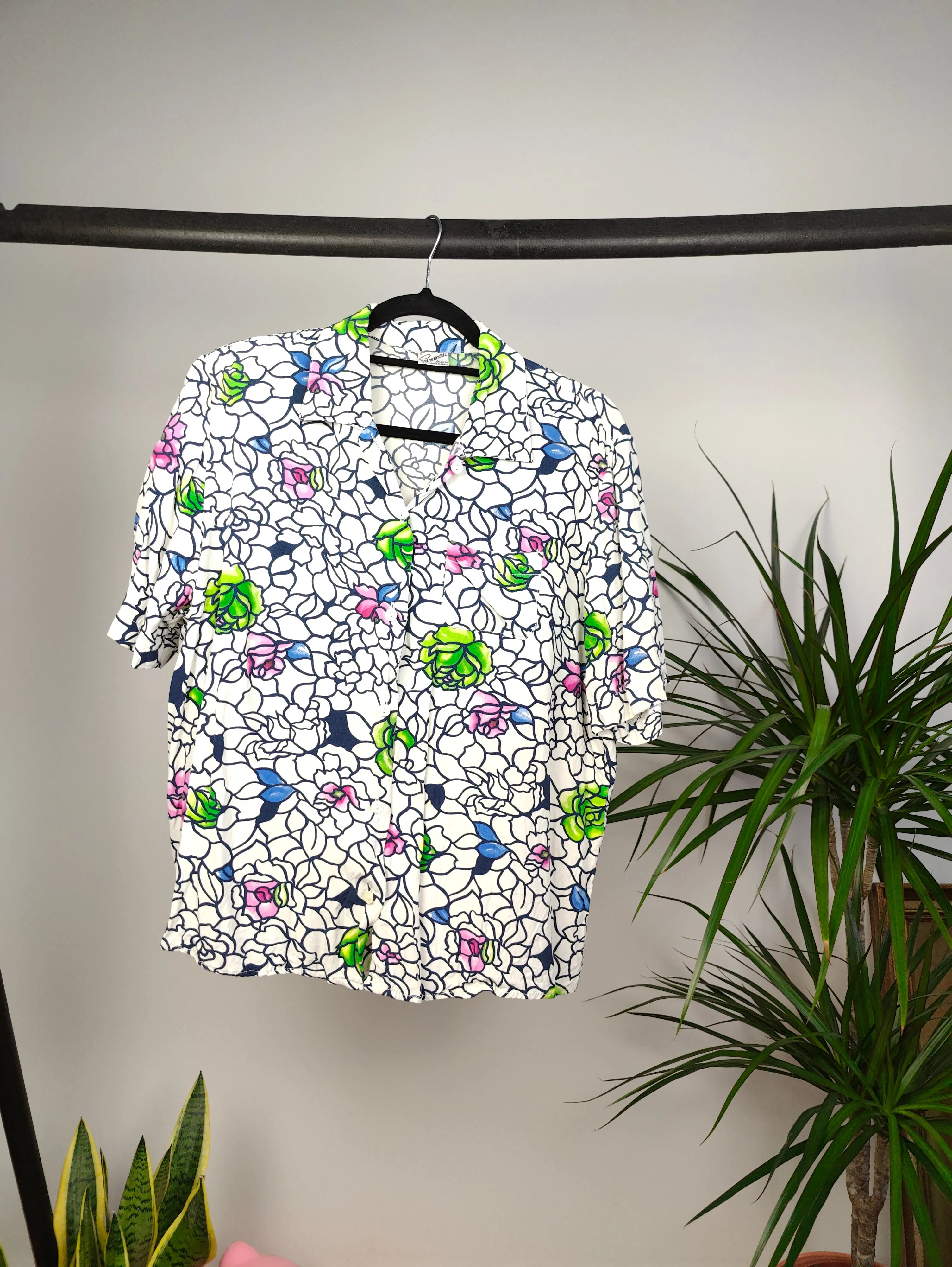 Vintage shirt viscose white flower floral crazy print pattern short sleeve button up M