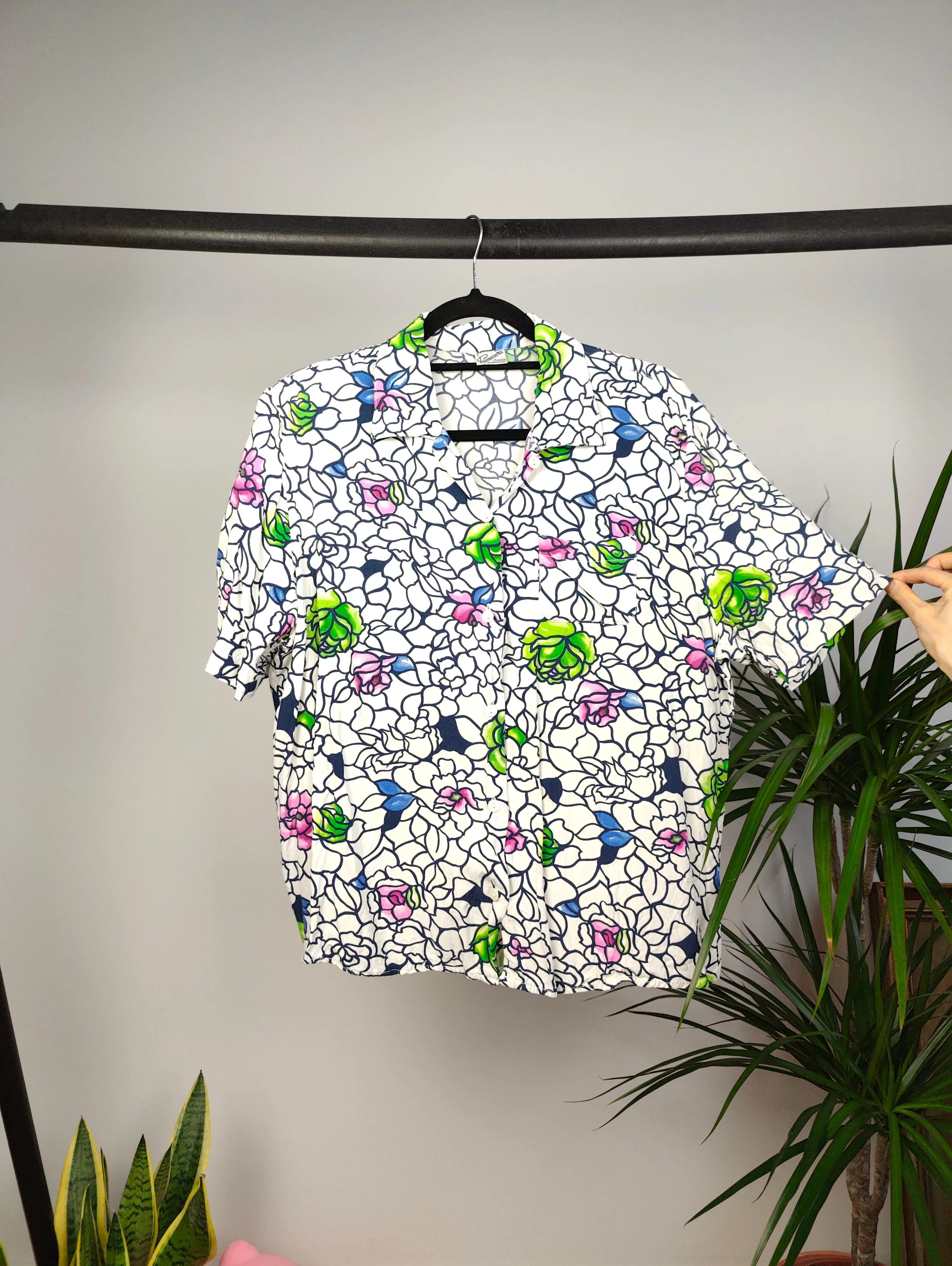 Vintage shirt viscose white flower floral crazy print pattern short sleeve button up M
